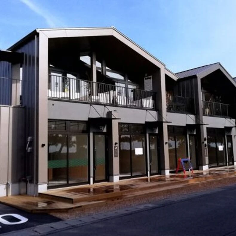 画像2510：新築商業施設の屋根と外壁を施工しました。